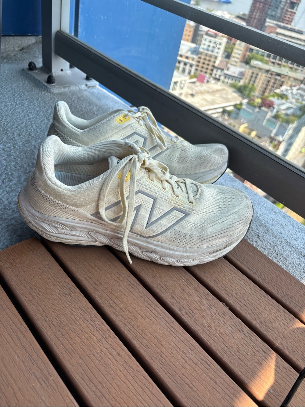 New Balance 860 Wide Women's Neutral Running Shoes in Off-White
